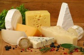 Сообщать в "Честный знак" о розничной продаже скоропортящихся сыров нужно лишь с 31 марта